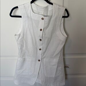 Commense White Sleeveless Vest with Wooden Buttons
